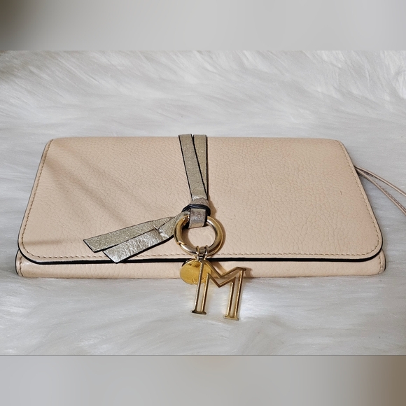 ❌SOLD❌ 🩷Chloe Alphabet Wallet🩷 - Picture 2 of 14